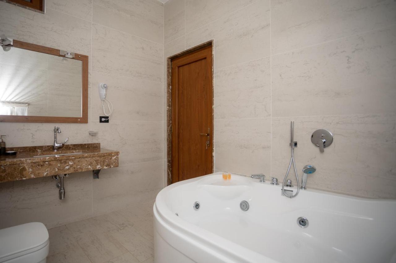 Hotel Old House Canaj Esterno foto